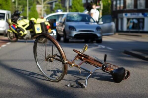 do bicycles have to stop at stop signs